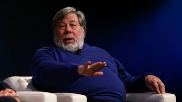 OpenGraph image for amp.cnn.com/cnn/2021/07/09/tech/apple-steve-wozniak-right-to-repair-intl-hnk/index.html