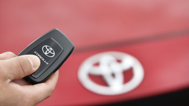 OpenGraph image for arstechnica.com/cars/2021/12/toyota-owners-have-to-pay-8-mo-to-keep-using-their-key-fob-for-remote-start/