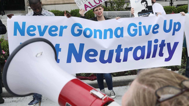 OpenGraph image for arstechnica.com/tech-policy/2017/05/net-neutrality-goes-down-in-flames-as-fcc-votes-to-kill-title-ii-rules/