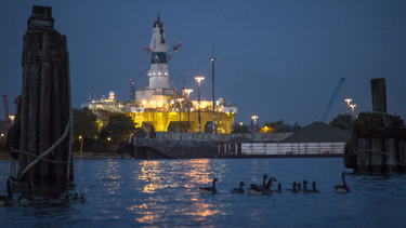OpenGraph image for arstechnica.com/tech-policy/2019/04/trump-admin-puts-some-offshore-drilling-plans-on-hold-after-court-ruling/