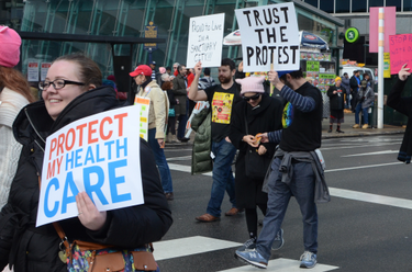 OpenGraph image for billypenn.com/2017/01/26/23-signs-and-scenes-from-phillys-lunchtime-anti-trump-rally/