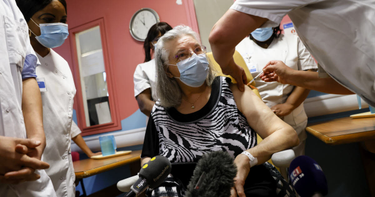 OpenGraph image for c.estrepublicain.fr/sante/2020/12/28/coronavirus-ce-qu-a-vraiment-dit-mauricette-premiere-vaccinee-de-france-contre-le-covid-19