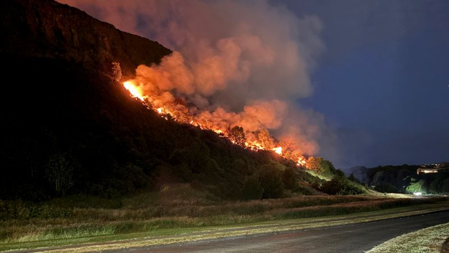 Preview image for: Firefighters battle blaze on Arthur’s Seat in the heart of Edinburgh | CNN