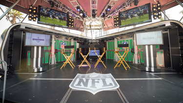 OpenGraph image for deadspin.com/you-survived-at-nfl-network-by-staying-silent-1821277178