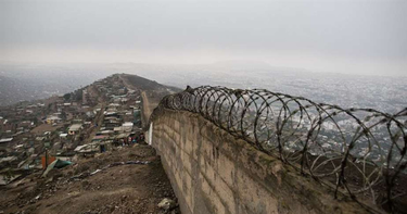 OpenGraph image for eldeber.com.bo/bbc/la-justicia-peruana-ordena-derribar-el-polemico-muro-de-la-verguenza-que-desde-hace-mas-de-40-anos-s_309315