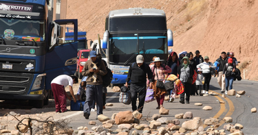 OpenGraph image for eldeber.com.bo/pais/crece-repudio-ciudadano-a-los-bloqueos-y-la-fiscalia-ofrece-garantias-a-la-presunta-victima-de-evo-m_388977