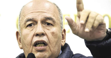 OpenGraph image for eldeber.com.bo/pais/detienen-a-cunado-de-arturo-murillo-tras-retirar-dinero-de-una-caja-de-seguridad-y-declara-su-exmiem_233160