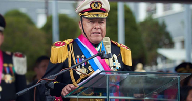 OpenGraph image for eldeber.com.bo/pais/general-zuniga-fue-relevado-de-su-cargo-como-comandante-general-del-ejercito_373216