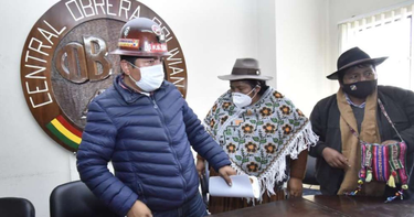 OpenGraph image for eldeber.com.bo/pais/gobierno-dice-que-se-levantaron-50-de-los-bloqueos-y-que-el-ejecutivo-de-la-cob-se-queda-solo_195951