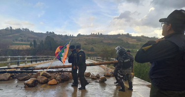 OpenGraph image for eldeber.com.bo/pais/restablecen-la-salida-y-llegada-de-buses-desde-y-hacia-el-oriente-boliviano_390554