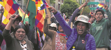 OpenGraph image for eldeber.com.bo/politica/pacto-de-unidad-decide-no-tocar-a-ministros-y-baja-el-pulgar-a-evo-morales_275655