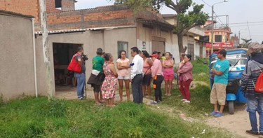 OpenGraph image for eldeber.com.bo/santa-cruz/un-grupo-de-personas-ataca-un-punto-de-bloqueo-apunala-en-el-corazon-a-un-joven-y-deja-a-otro-malher_303384