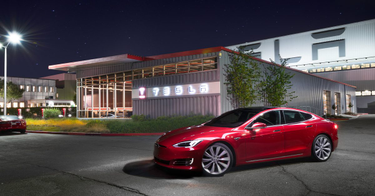 OpenGraph image for electrek.co/2016/10/12/tesla-model-s-dominating-us-luxury-sedan-market-beating-mercedes-bmw-audi/