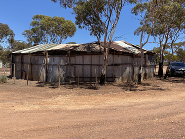 OpenGraph image for en.m.wikipedia.org/wiki/Two-up