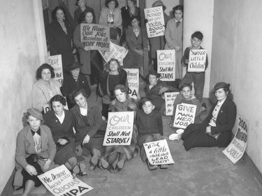 OpenGraph image for en.wikipedia.org/wiki/Sitdown_strike?wprov=sfla1