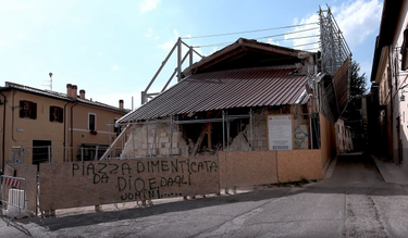 OpenGraph image for ilmanifesto.it/la-comunita-si-e-dissolta-resta-un-campo-di-battaglia/