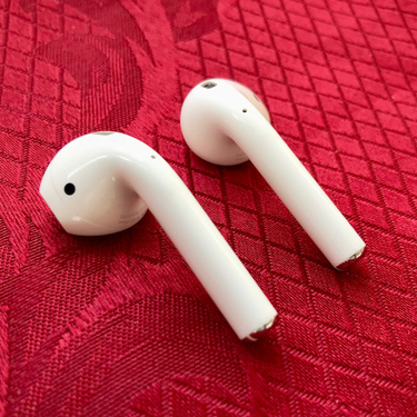 OpenGraph image for medium.com/rethink-reviews/airpods-and-the-three-stages-of-apple-criticism-fed70b84e435?source=twitterShare-2ea305653f9c-1539915891