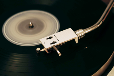 OpenGraph image for modelviewculture.com/pieces/how-tech-devalues-social-media-workers