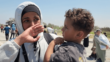 OpenGraph image for mondoweiss.net/2024/04/israeli-army-opens-fire-on-thousands-attempting-to-return-home-to-north-gaza/?utm_content=buffer9b8f8&utm_medium=social&utm_source=twitter&utm_campaign=buffer