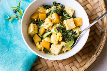 OpenGraph image for ohmyveggies.com/thai-kabocha-squash-curry-with-kale-and-cauliflower/