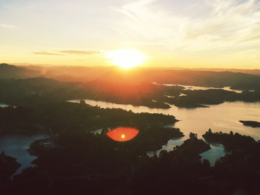 OpenGraph image for photo.cate.blog/2017/03/sun-setting-at-he-top-of-el-penol/