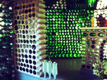 OpenGraph image for photo.cate.blog/2017/04/a-house-made-of-glass-bottles-on-prince-edward-island-%f0%9f%87%a8%f0%9f%87%a6%f0%9f%8d%be/