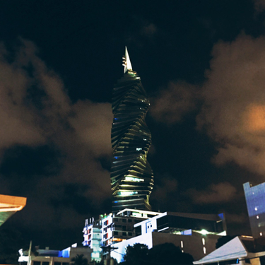 OpenGraph image for photo.cate.blog/2017/09/edificio-loco/