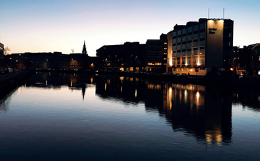 OpenGraph image for photo.cate.blog/2018/02/city-river/