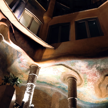 OpenGraph image for photo.cate.blog/2018/03/inside-casa-mila-2/