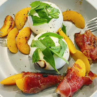 OpenGraph image for photo.cate.blog/2021/05/%f0%9f%8d%91/