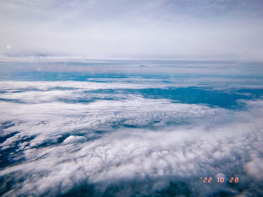 OpenGraph image for photo.cate.blog/2022/11/above-the-%e2%98%81%ef%b8%8f/