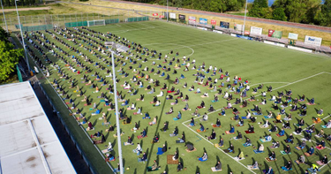 OpenGraph image for rp-online.de/nrw/staedte/langenfeld/ramadan-ende-in-monheim-600-muslime-feiern-fastenbrechen-im-stadion_aid-51264781