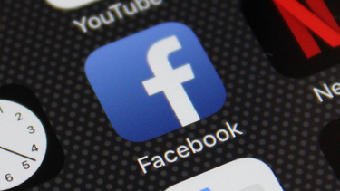 OpenGraph image for techcrunch.com/2018/09/28/facebook-blocks-guardian-story/