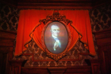 OpenGraph image for wdwnt.com/2021/07/master-gracey-portrait-switched-back-after-facing-left-for-a-day-in-the-haunted-mansion-at-magic-kingdom/
