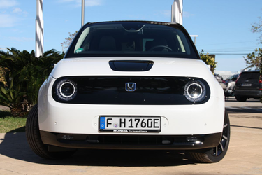 OpenGraph image for automobile-propre.com/essai-video-honda-e-une-petite-electrique-attachante/