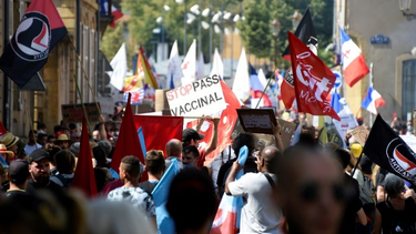 OpenGraph image for bfmtv.com/societe/manifestations/un-francais-sur-deux-hostile-au-mouvement-de-contestation-contre-le-pass-sanitaire-selon-un-sondage_AN-202108150083.html