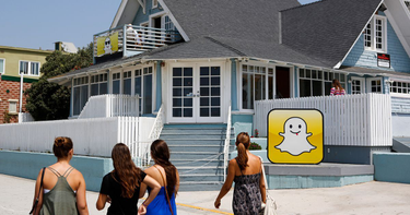 OpenGraph image for bloomberg.com/news/articles/2017-11-08/snapchat-has-a-child-porn-problem