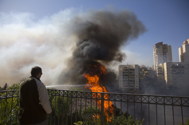 OpenGraph image for buzzfeed.com/jasonwells/massive-wildfire-rips-through-israeli-city?utm_term=.syN7rz7Kl#.uhVzWLzme