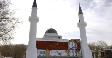 OpenGraph image for buzzfeednews.com/article/juliareinstein/mosque-fire-new-haven-intentionally-set-arson-diyanet?bftwnews&utm_term=4ldqpgc#4ldqpgc
