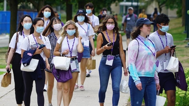 OpenGraph image for cbc.ca/news/canada/london/students-confused-and-frustrated-by-western-university-s-covid-booster-mask-mandate-1.6560239