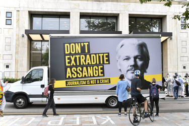 OpenGraph image for cjr.org/the_profile/julian-assange-wikileaks-extradition.php