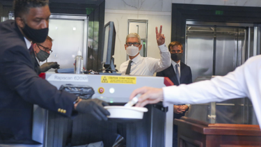 OpenGraph image for cnbc.com/2021/10/08/apple-files-appeal-in-epic-games-case-that-could-delay-changes-.html