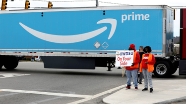 OpenGraph image for cnbc.com/2021/11/29/amazon-warehouse-workers-in-alabama-will-get-another-chance-to-vote-to-unionize.html