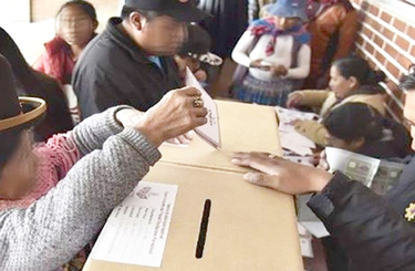 OpenGraph image for erbol.com.bo/nacional/debido-la-%E2%80%98conflictividad-social%E2%80%99-el-tse-posterga-para-el-15-de-diciembre-las-elecciones