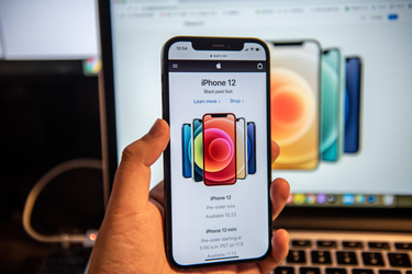 OpenGraph image for forbes.com/sites/thomasbrewster/2020/10/26/grayshift-the-startup-that-breaks-into-unlocked-iphones-for-the-feds-raises-47-million/#e948e0317385