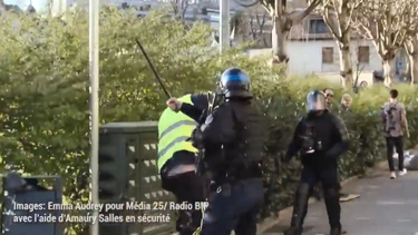 OpenGraph image for francetvinfo.fr/economie/transports/gilets-jaunes/besancon-la-video-d-un-gilet-jaune-matraque-par-un-policier-devient-virale_3258817.html