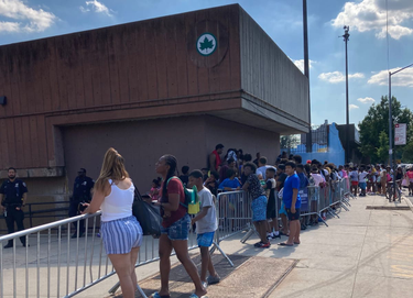 OpenGraph image for hellgatenyc.com/pool-report-chaos/