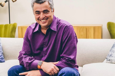 OpenGraph image for igen.fr/services/2019/06/eddy-cue-nest-pas-un-expert-de-la-tele-et-il-ne-dort-pas-pendant-les-reunions