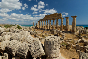 OpenGraph image for independent.co.uk/life-style/history/ancient-greeks-proved-earth-round-eratosthenes-alexandria-syene-summer-solstice-a8131376.html