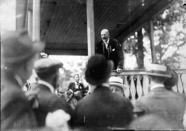 OpenGraph image for jacobinmag.com/2015/08/debs-socialism-race-du-bois-socialist-party-black-liberation/